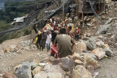 En el accidente minero, dos personas resultaron lesionadas tras la detonación accidental de explosivos.