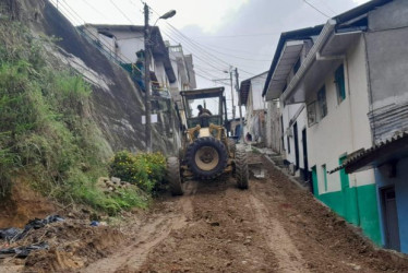 Rehabilitación del tramo vial de la calle 9 entre carreras 7 y 5 para optimizar el paso vehicular y reducir los embotellamientos forman parte de las intervenciones de la Alcaldía de Neira. 