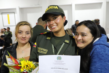 Son 63 jóvenes que juraron bandera como parte de su carrera como auxiliares de Policía en Caldas.