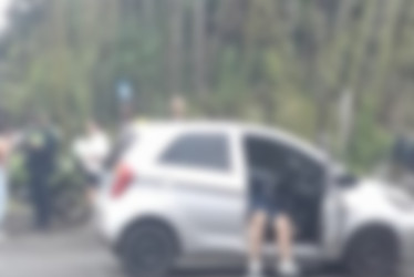 El asesinado quedó dentro del carro.