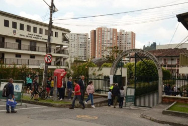 Foto I Archivo I LA PATRIA  La ENAE, hoy también I.E. La Camelia, espera el nombramiento en la rectoría. Para el cargo suenan dos rectoras como máximas aspirantes, una de un colegio rural y otra de uno urbano. La comunidad educativa continúa con la expectativa.