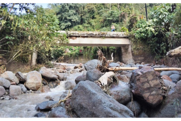 La Alcaldía visitó la zona afectada para analizar los daños y superar la emergencia lo más pronto posible. 