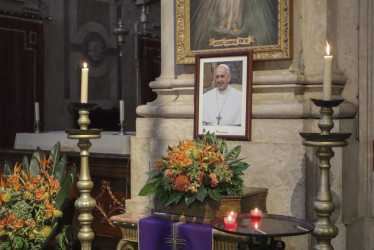 Altar instalado en la Basílica de Nuestra Señora de los Mártires, en el centro de Lisboa