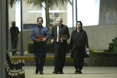 De izquierda a derecha, Gonzalo Vargas Llosa, Álvaro Vargas Llosa, y Morgana Vargas Llosa,