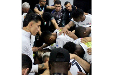 Jorge Cardona (de espaldas) ha sido una de las figuras del Once Caldas en la Copa Sudamericana. 