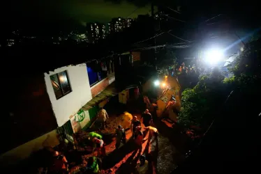 Por las fuertes lluvias registradas este jueves se registró un derrumbe en zona urbana de Sabaneta (Antioquia).