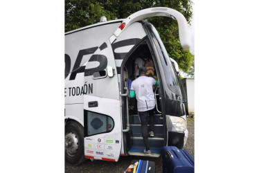 El Once Caldas salió este lunes de su sede deportiva con rumbo a Medellín.