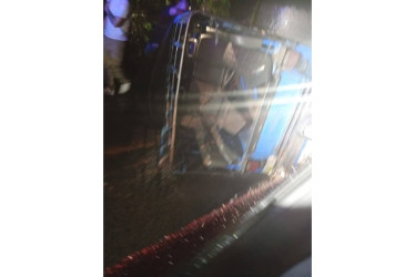 Campero volcado este lunes festivo.