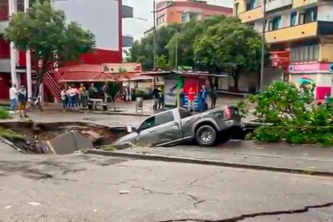 Vía que colapsó en Villavicencio