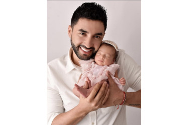 Alejandro Giraldo con su hija Juanita.  
