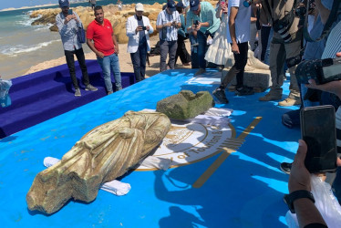 Egipto presentó los restos de una ciudad sumergida frente a la costa de Alejandría.