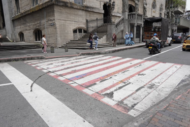 El cierre total en la carrera 22 con calle 24, frente a la Catedral, obligará a desviar las rutas de transporte urbano por calles alternas.