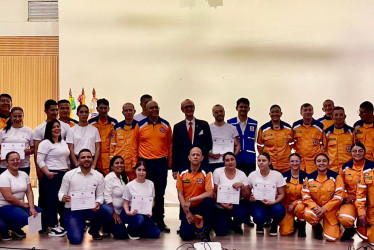 La Defensa Civil de Caldas con sus nuevos integrantes.