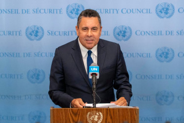 El embajador de Venezuela ante la Organización de las Naciones Unidas (ONU), Samuel Moncada, habla durante una conferencia de prensa en la sede de la ONU este jueves, en Nueva York (Estados Unidos).