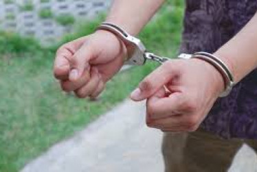 El Tribunal ratificó la medida de aseguramiento contra el oficial mientras continúa el proceso penal en su contra.