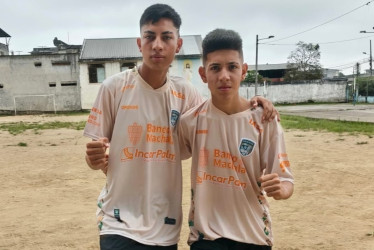 Brayan Julián Obando Yepes y Esteban Ortiz Ríos, los dos jugadores caldenses que fueron abandonados en Ecuador. Pagaron para $9 millones para empezar a jugar allí.