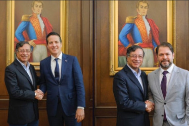El presidente Petro se reunió con los senadores estadounidenses Bernie Moreno y Rubén Gallego.