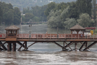 Río Jhelum a medida que sube el nivel del agua en Srinagar, India, este miércoles 27 de agosto del 2025.
