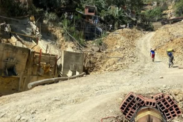 Los mineros están atrapados en el cerro El Burro.