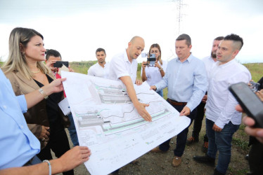 En mayo pasado la ministra de Transporte, María Fernanda Rojas Mantilla, visitó las obras en Palestina.