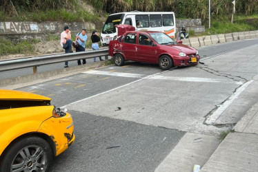 Dos vahículos colisionaron en la entrada a Villamaría (Caldas) 