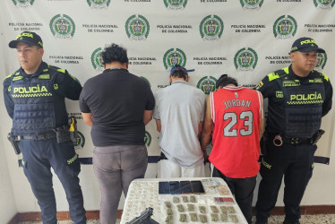 Los 3 detenidos por varios delitos.