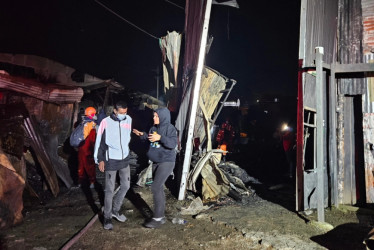 Los locales afectados por el incendio en Pereira son: dos ebanisterías, una chatarrería, un establecimiento de alquiler de herramientas y una bodega de madera