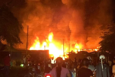 Incendio estructural en parqueadero de La Virginia (Risaralda) dejó millonarias perdidas materiales: carros, buses y otros vehículos afectados 