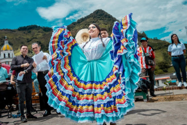 En Manzanares, la comunidad se reunió para recordar la Batalla de Boyacá, un acontecimiento crucial en la historia del país.