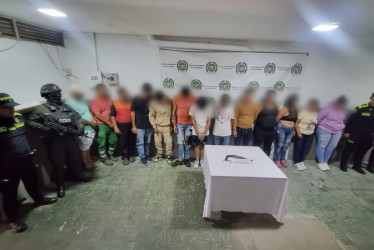 Como resultado de 18 diligencias de allanamiento, se capturó a 14 personas por los delitos de concierto para delinquir agravado con fines de narcotráfico, tráfico de estupefacientes, apoderamiento de hidrocarburos y receptación.