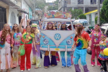 Fotos I Facebook Alcaldía I LA PATRIA  Los egresados del colegio San Pablo, de Victoria, irradiaron su alegría durante el segundo encuentro.
