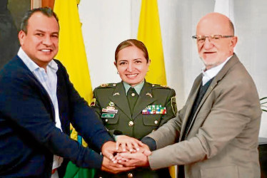 El gobernador de Caldas, Henry Gutiérrez, y su secretario de Gobierno, Jorge Andrés Gómez, se reunieron con la nueva comandante del Departamento de Policía Caldas.