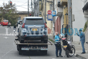 A Aristizábal Parra lo sorprendieron en el momento que agentes de tránsito le aplicaban una multa por parquearse en sitio prohibido.