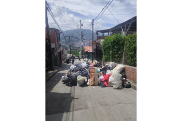 La acumulación de basuras en este punto del barrio El Nevado.