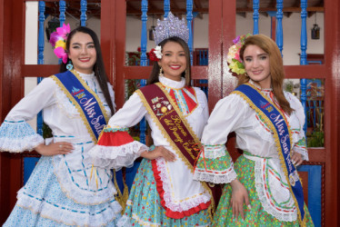 De izquierda a derecha: Dahiana Grisales Sepúlveda, reina del Bicentenario de Salamina; Laura Sofía Orozco Dávila, reina Nacional del Paisaje Cultural Cafetero (PCC); e Isabela Mejía Serna, del corregimiento San Félix (Salamina).