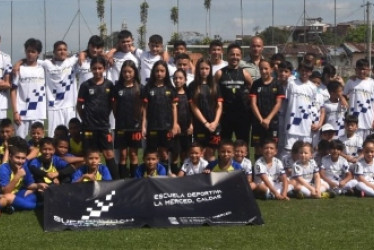 Los pequeños que se benefician en La Merced con el programa que incentiva Camilo Dávila desde Toronto (Canadá).