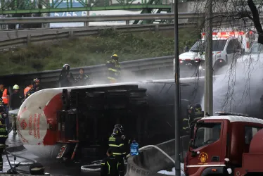 La explosión ocurrió por el volcamiento de un camión con una pipa con capacidad para casi 50 mil litros de gas.