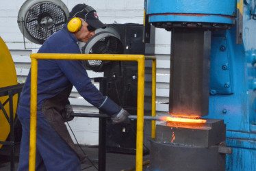 Cuchillos, herramientas y artículos de ferretería son la tradición de estas tres empresas caldenses. Su 2024, en cifras.