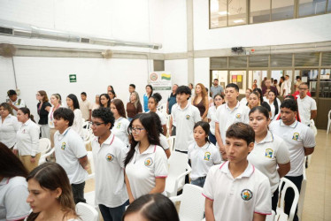 Desde el grado décimo comienza la educación superior con el programa Luna del Comité de Cafeteros de Caldas, en convenio con la Universidad Católica de Manizales. 