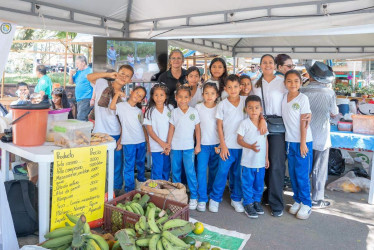 Cultivos escolares se suman al Mercado Campesino de Viterbo (Caldas).