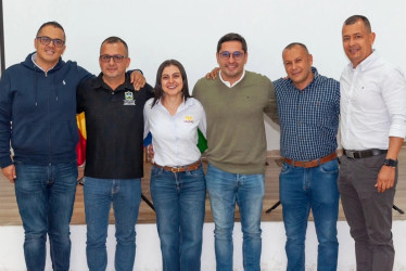 Fabio Andrés Ramírez Giraldo, alcalde de Belalcázar; Jorge Andrés Henao Castaño, alcalde de San José; Camila Palacio Arce, directora ejecutiva de Procaldas; Ómar Andrés Reina Muñoz, alcalde de Anserma, y Néstor Javier Ospina Grajales, alcalde de Viterbo.
