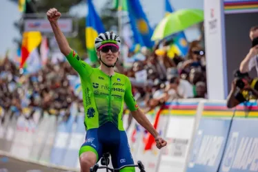 El esloveno Tadej Pogacar revalidó su título mundial de ruta en terrritorio africano.