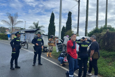 En Anserma, una mujer sufrió lesiones de consideración, luego de colisionar con un carro particular.