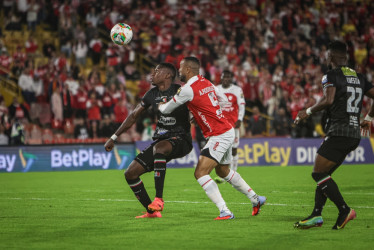 Kevin Cuesta (c) se afianza en la defensa del Once Caldas. El Blanco volvió a ganar en la Liga después de 13 partidos. Análisis en El After.