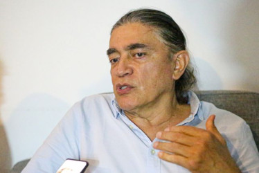 Gustavo Bolívar, precandidato presidencial durante su visita a Manizales. 