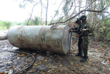 Las autoridades identificaron sitios de almacenamiento a orillas de los ríos Magdalena y Negro, de donde salían lanchas a San Miguel.