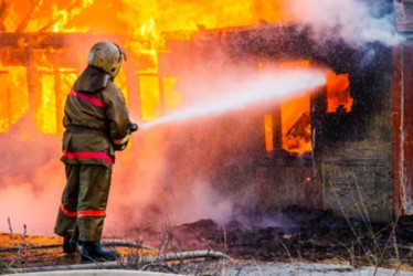 El hecho ocurrió después de que Medina y la mujer tuvieron una fuerte pelea, de acuerdo con medios locales.