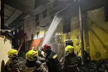En la madrugada, un incendio destruyó una casa en Manizales. La conflagración fue atendida.