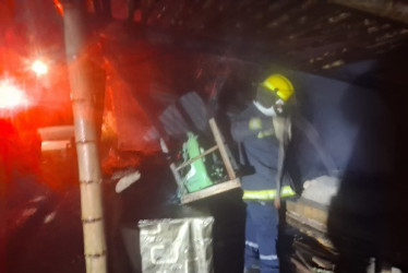 Incendio en caseta de comidas.