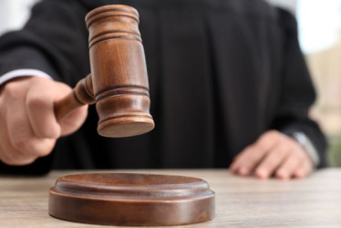 En su caso tuvo que pedir perdón público en la audiencia y decir que no repetirá esas acciones